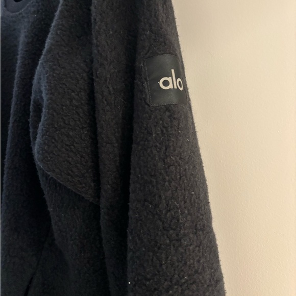 ALO Yoga Black Sweatshirt - Picture 4 of 5